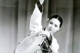 《英雄儿女》中的王芳，息影十多年，如今81岁风采依旧图片