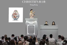 惊！1.08亿港币！史上最大器型乾隆斗彩抱月瓶诞生了！图片