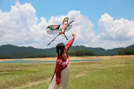 我的夫君从老可汗变成了新可汗。如今，新可汗被他的弟弟斩落马下图片