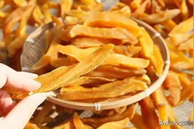 晒红薯干，切记别直接晒，外婆教我2招，金黄不发黑，甜糯有嚼劲图片