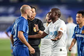 他从篮球改踢足球，在中国拿到金靴，为什么建议归化他？图片