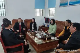 揭阳中院党组书记、院长曹利走访全国人大代表王玲娜图片