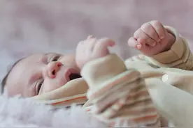 一叫起床就哭闹！教你3招，赶走孩子的起床气图片