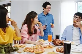 来这里，教你怎样成为聊天高手——男女分别喜欢的闲聊话题图片