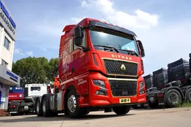 双悬浮屏 八气囊悬挂 AMT都有，汕德卡C9H对标进口重卡，售价49.5万图片