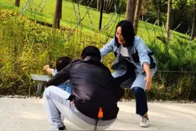 朱丹：父亲去世母亲改嫁，在惶恐中成长，好在继父给了我所有的爱图片