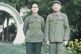 老照片：新中国第一批上将，夫妻合影，弥足珍贵，值得收藏！图片