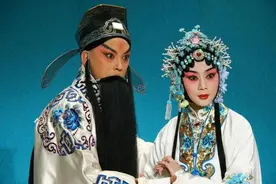 京剧名家于魁智是当今京剧界的领军人物，但是一直被称“白开水”图片