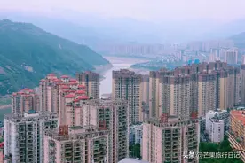 重庆与湖北交界有个县，规模堪比二线城市，历史悠久风景壮观图片