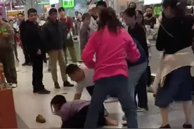 武汉商场摔狗后续：知情人曝群聊截图，养狗女不知悔改，反怪他人图片