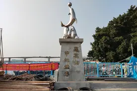 广州莲花山码头，农历逢五逢十，下午四点才是海鲜正市图片