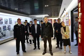 崂山公安与华仁药业股份有限公司开展党组织共建活动图片