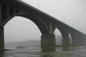 这座大桥被鉴定为危桥，380公斤炸药引爆后，“炸出”一群伪专家图片