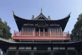 会当凌绝顶，一览众山小。只有站得高才能望得远，才能想得深图片