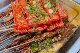 五一临近，淄博烧烤配红楼梦酒火爆朋友圈图片