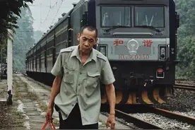 哐当哐当的普速列车，会真的全部消亡吗？图片