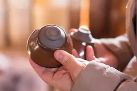 细辨建盏底足的款识，尤其是非遗大师的底款 不注意都能买到假货图片