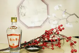 五一未到，大批台湾游客涌入四川，打着旅游“幌子”，竟为了白酒图片