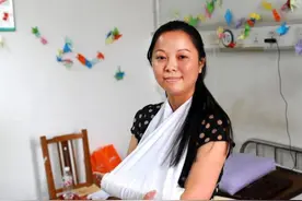 2011年，杭州妈妈吴菊萍徒手接住2岁坠楼女童，现在怎么样了？图片