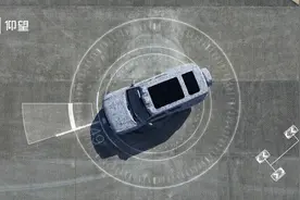 比亚迪新黑科技！能原地转圈、水里开的电车，油车退役又加速了？图片