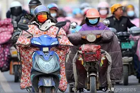 电动车挡风被成标配，多地开始整治，车主：这才是真正的防寒方式图片