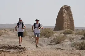 35年父子接力 林赛家两代人共圆长城梦图片