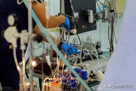 剖腹产后10天，女子上厕所晕倒，后心跳骤停，医生三次告病危图片