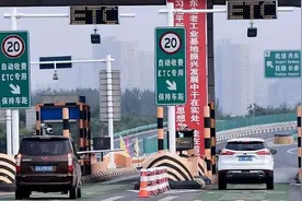 高速收费标准有调整：客车按座位、货车按轴距，包含皮卡、摩托图片