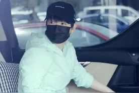 孙颖莎抵达成都，师娘迎接，邱贻可女儿现身，陈梦反穿马甲回老家图片