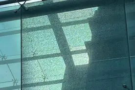 阳光房别用玻璃了，用聚碳酸酯板，隔绝98%紫外线，提升隔热能力图片