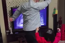 万人说新疆 | 奶爸带萌娃自学“芭蕾舞”图片