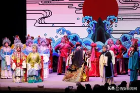 火热秦声唱的戏迷心头热 百年三意社将大戏演到田间地头百姓中图片