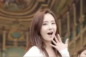 街拍韩国牛仔裤女神图片