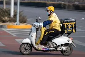 最大续航240km！这2款电摩，支持15分钟快充，适合送外卖和跑长途图片