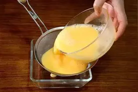 蒸鸡蛋，不要直接放锅里，学会这6个技巧，蒸出来比豆腐还嫩图片