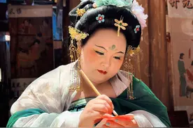 西安200斤女孩扮演“最美杨贵妃”走红之后图片