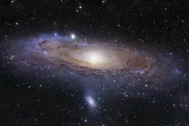 银河系中心的亮点是什么？图片