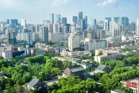 65—69岁老年卡为何不能免费乘坐地铁？热点问答来了图片