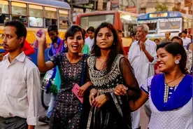 英国被印度挤出前五，美国领先中国优势扩大，前五大经济体大洗牌图片