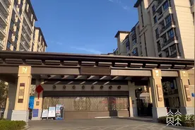 车位建在斜坡上 地面开裂用涂鸦掩盖……新房为何品质缩水？|解忧帮图片