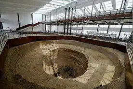 71年河南发掘含嘉仓，专家在木板缝隙取得的谷粒，上千年还能发芽图片