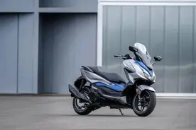 小踏板的天花板，本田佛沙125图片