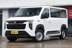 新车 | 3-9座可选/福特全顺新对手，中国重汽先锋官V 12月8日上市图片