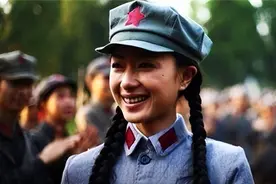 1950年解放军在甘肃摸进匪巢，女匪首笑脸相迎：同志，你们可来了图片