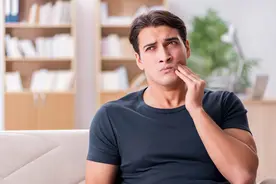 牙龈炎发作痛苦难忍？提醒：想要预防它反复发作，日常需做好4点图片