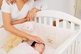 孩子7岁了还跟妈妈睡的坏处！图片