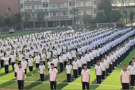 武汉市124.4万余名中小学生迎来新学年图片