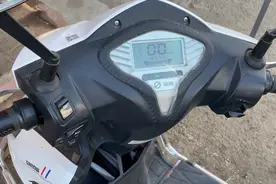 电动车启动时掉电很快，要更换电池吗？告诉你一个省钱的解决办法图片