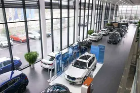 没有中间商赚差价！特斯拉的直营模式颠覆了传统4S店图片