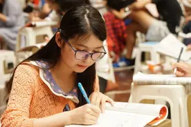 政审公平吗？爷爷的污点却连累孙女，毕业生含泪要求取消“连坐”图片